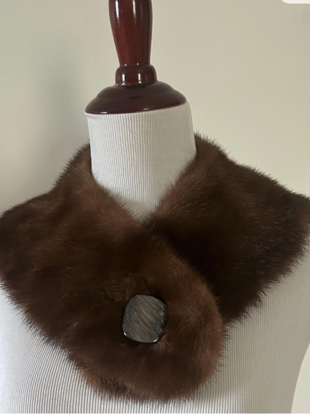 Amazing vintage mink/ fur collar scarf with decorative button